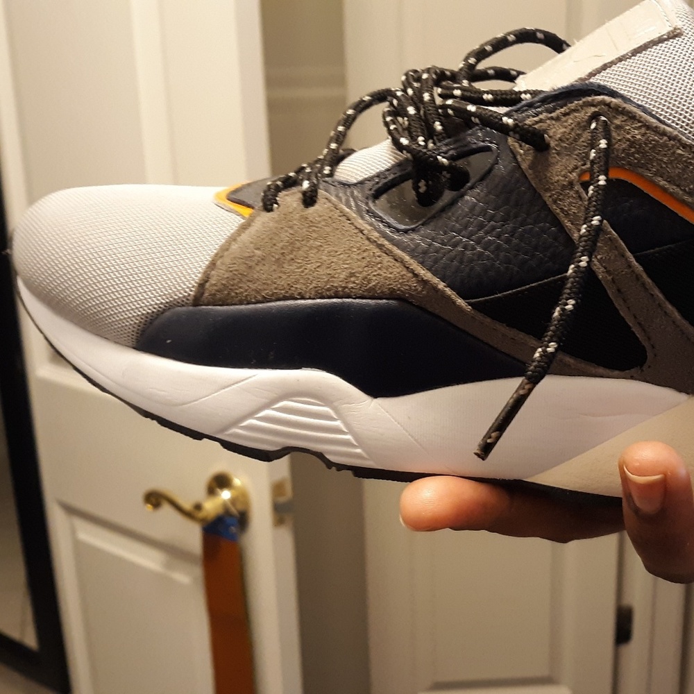 Sneakers - Picture 3 of 3